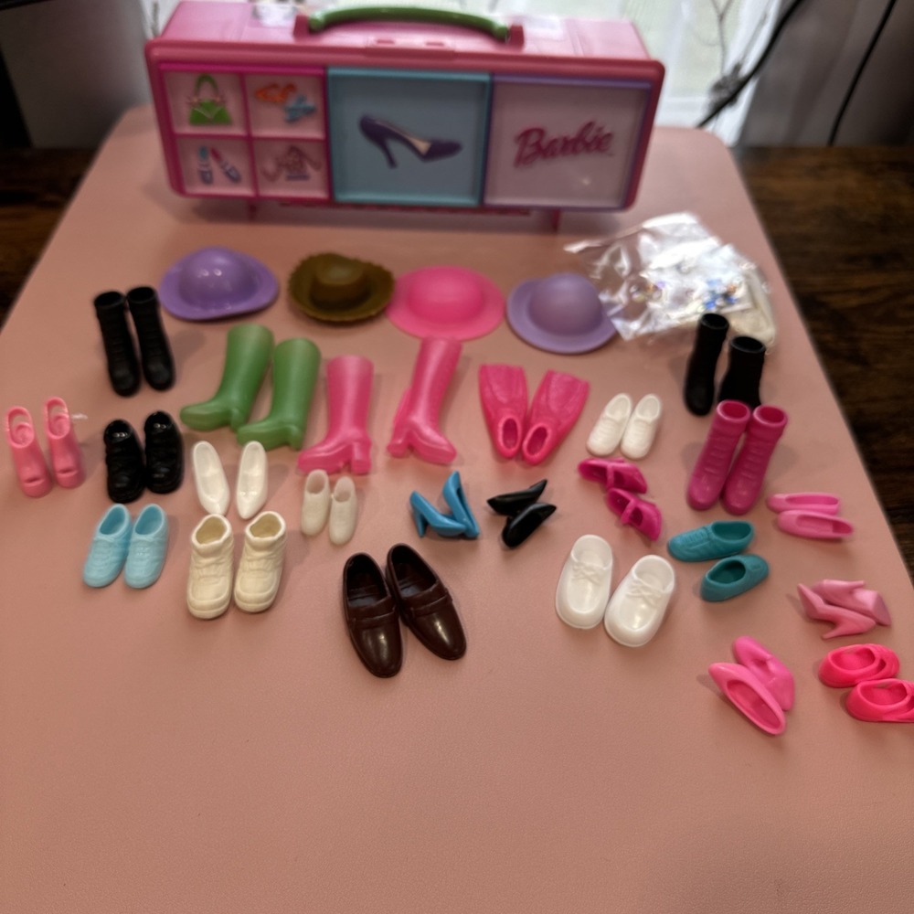 VTG 99' Barbie Tara Doll Accessory Travel Carrying Case Shoes Boots Heels 23 prs